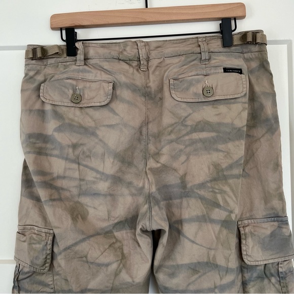 Sanctuary Cropped Camo Cargo Pants - Picture 3 of 6